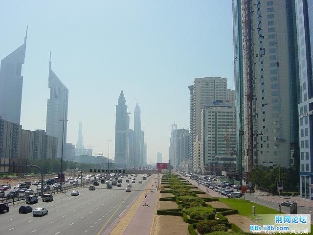 迪拜街头.jpg