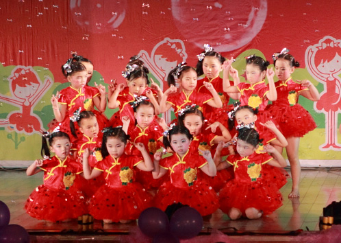 16《芽芽的儿歌》大二班女生(BI0E3898).JPG
