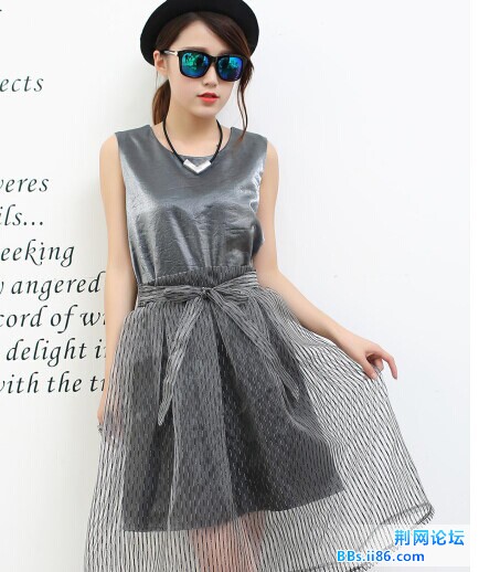 亮丝银色小背心 高腰半身中裙 两件套装.jpg