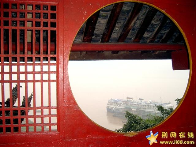 在乌江边上吃鱼的时候拍的