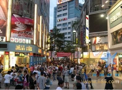 台北西门町 年轻人最爱西门町因为它见证台北的过去现在未来，台北城百年历史的缩影尽在这里。“麦当劳”、“ ...