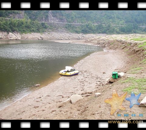 福溪水库棺材岩对面的坟坛