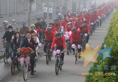 壮观的迎亲队伍