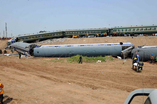 火车事故.jpg
