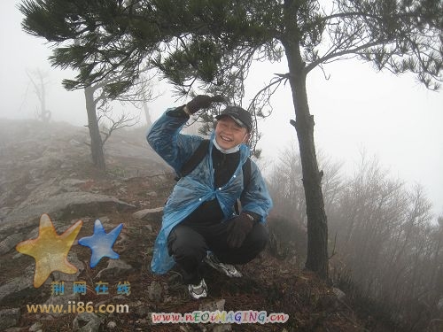 看看我们的帅哥----摄自百岗尖