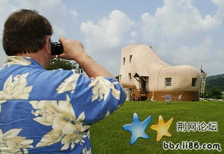 The Haines Shoe House (York County, Pa.).jpg