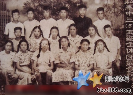  初三（五)班支部成员合影留念(二排右一)