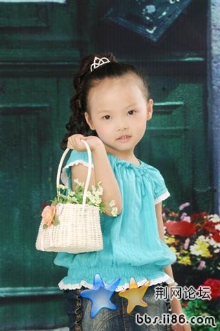 呆呆的看着你！