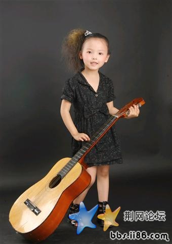 有这样弹吉他的吗？