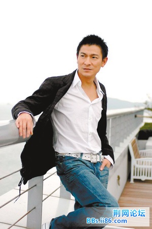 刘德华被曝与朱丽倩明年大婚 旧爱喻可欣恭喜.jpg