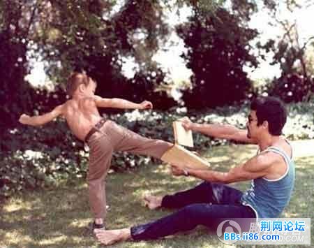 看李小龙如何教育儿子？1.jpg