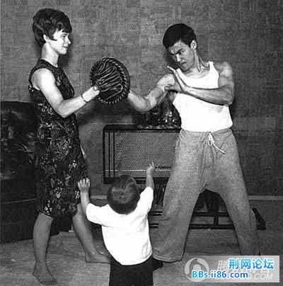 看李小龙如何教育儿子？4.jpg