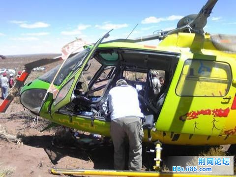 央视直升机跟踪航拍赛车比赛时坠机1.jpg