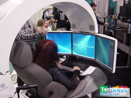 售价4万美元的游戏PC座椅Emperor2.jpg