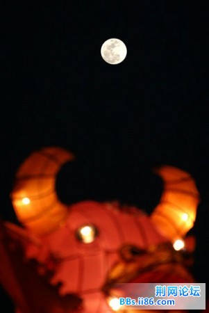2009年2月9日，福建泉州，元宵节晚上的月亮。.jpg