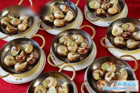 国宴法式锔蜗牛 这是法国前总统希拉克最喜爱的一道国宴菜，此菜选用优质进口上等蜗牛和黄油、蒜茸烤制而成， ...