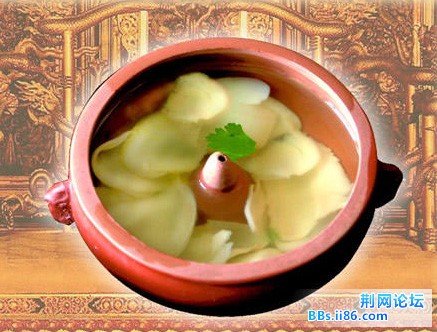 国宴乌鱼蛋汤 这是邓小平主席最喜爱的一道国宴汤菜。此汤被誉为钓鱼台台汤。它精选高级乌鱼蛋和国宴顶级清汤 ...