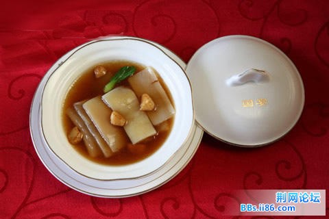 蒜籽烧裙边 这是一道非常名贵的经典国宴菜，裙边为八珍之一，此菜选用上等裙边和国宴顶级浓汤烧制而成，有滋 ...