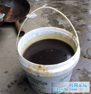 从阴沟里提炼食用油，成本极低而赚头很大