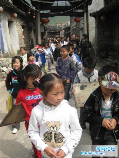 路过一些小巷。