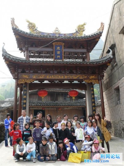 补充：我们的合影。