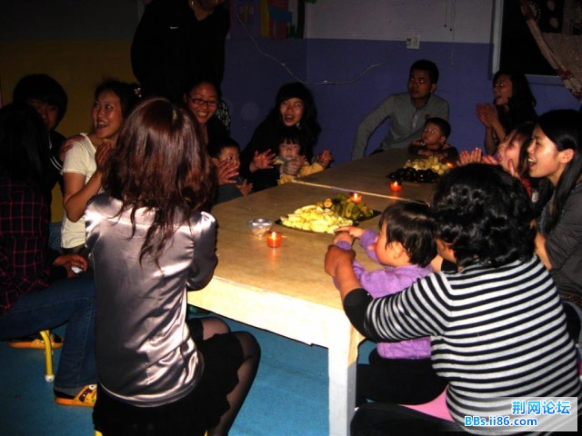 我们倒数3,2,1看看会出现什么呢?生日蛋糕来拉.