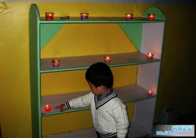 美丽的烛光对宝宝来说拥有那神秘的色彩.