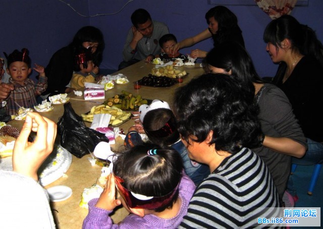 大家一起吃蛋糕喽.