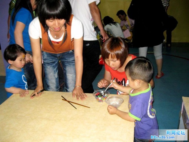 红色小珠子在哪里，我来找找。