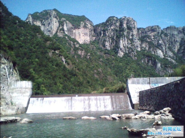 我要拍的其实就要瀑布和山的