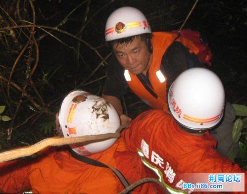 官兵赶往救援遇险游客