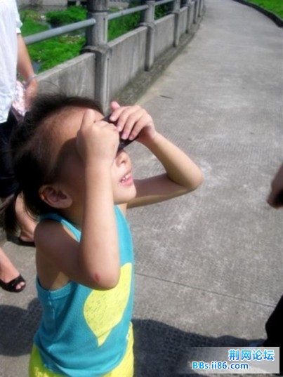 叮叮说：哇，月亮。