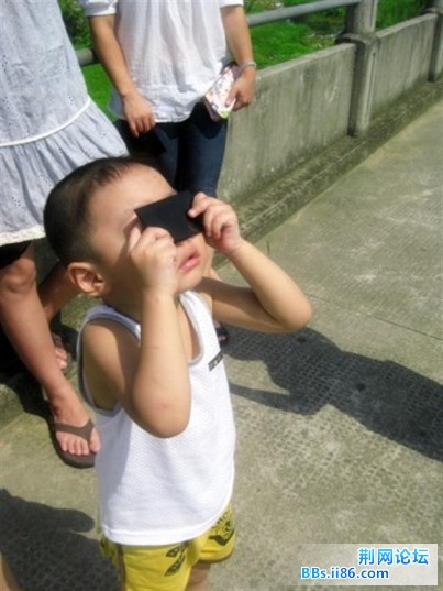 羿程，不要把鼻子也压扁啦。