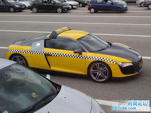 西班牙的巴塞罗那R8出租车。