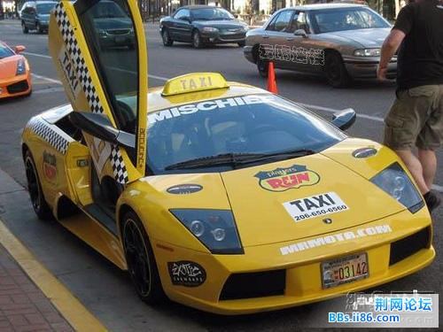 中东人真是FB，兰博基尼出租车，这个车什么价位也就不用我废话了。
