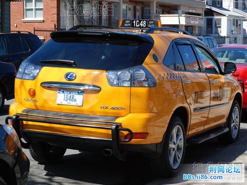 美国纽约的雷克萨斯SUV出租车，请注意它的屁股RX400，这才是关键……