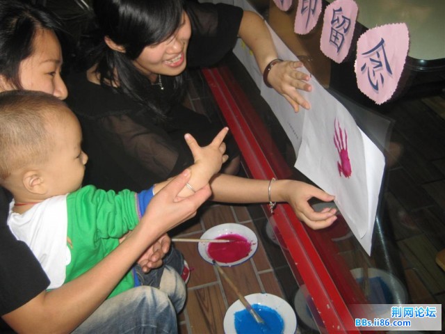 生日的宝宝手印留念