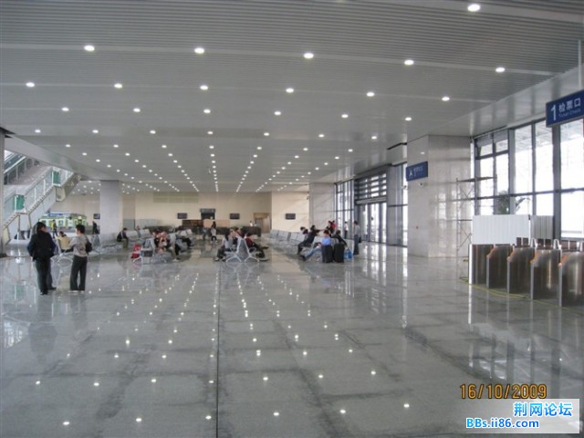 台州火车站内部一楼