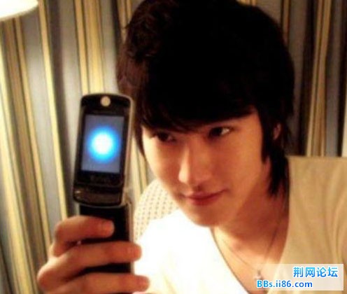 江苏阔少王小雨 90后。父亲王子山是南京的宏远集团董事长，资产13亿，王小雨个人储蓄帐户1。5亿。