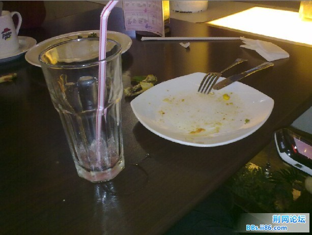 必胜客皮萨、难吃、却依旧被我们吃的精光。