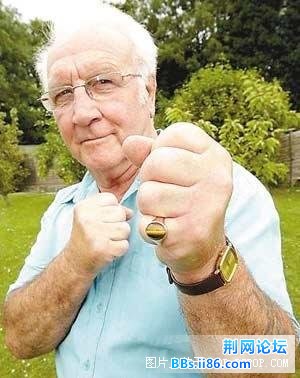 72岁的房子主人，是前拳击冠军