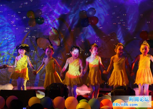 舞蹈《飞蹄声声》