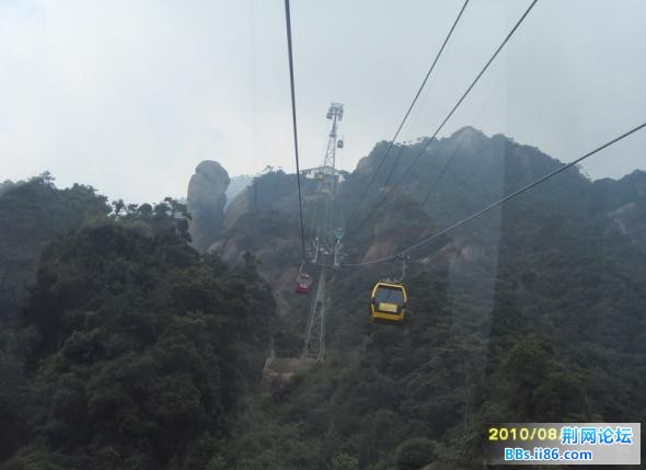 上山的缆车.jpg